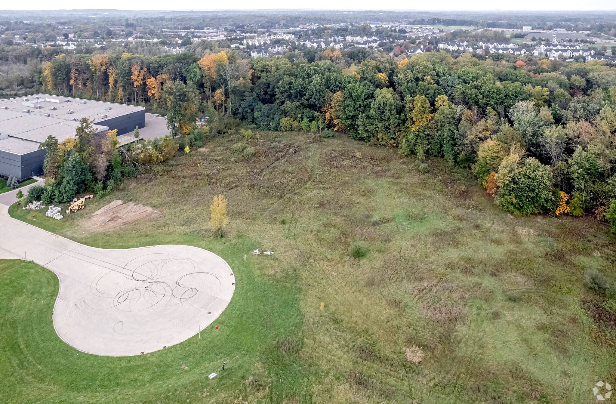 Cartier Dr, Wixom, MI for sale Primary Photo- Image 1 of 5