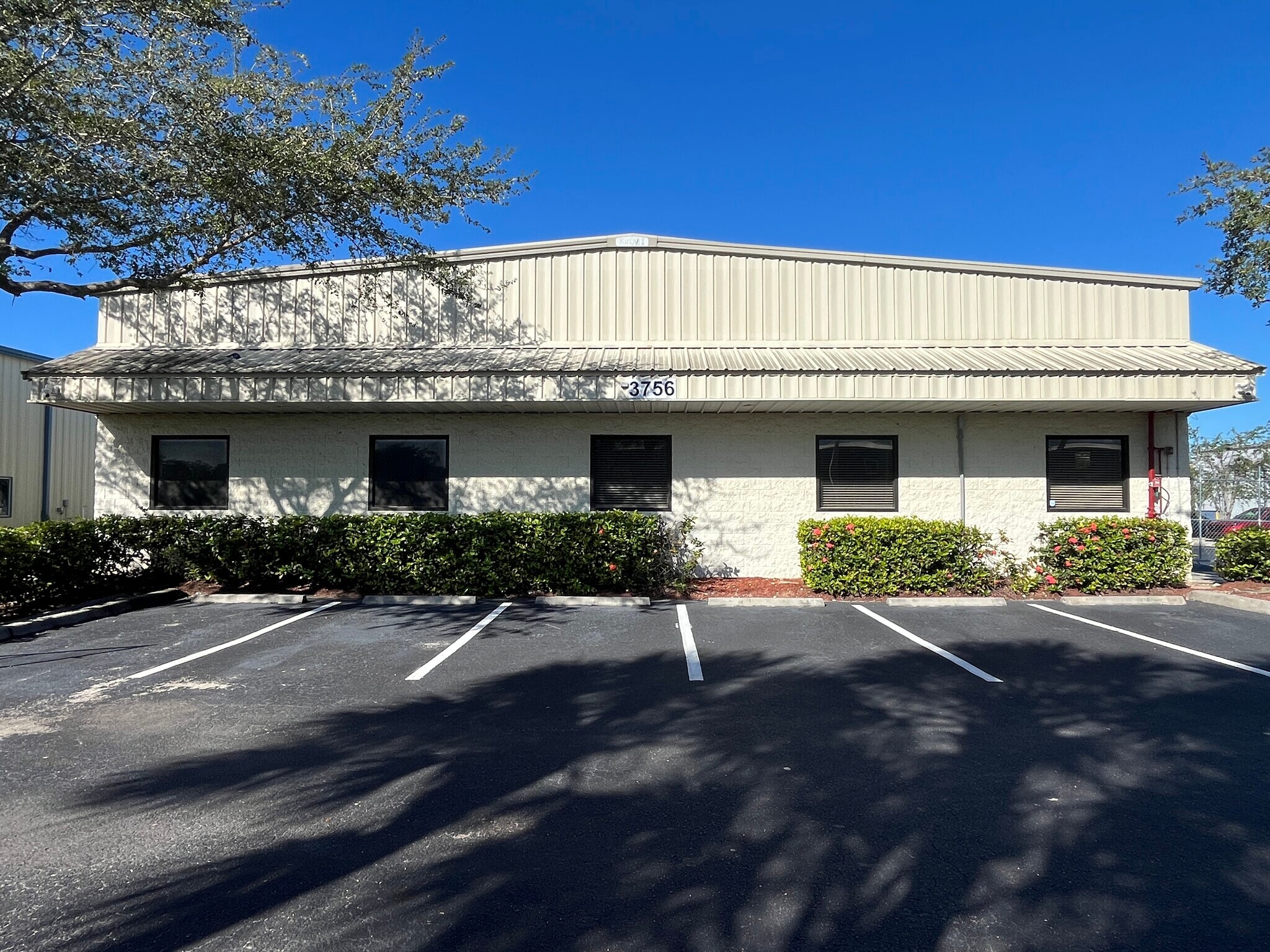 3748 Ironbridge Blvd, Fort Myers, FL à vendre Photo du bâtiment- Image 1 de 7