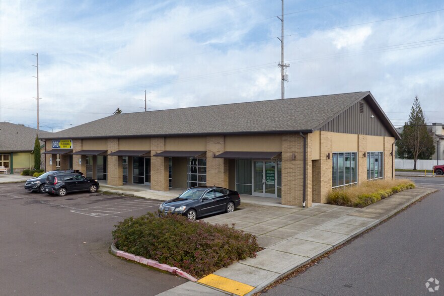 6393 NE Cornelius Pass Rd, Hillsboro, OR à louer - Photo du bâtiment - Image 2 de 4