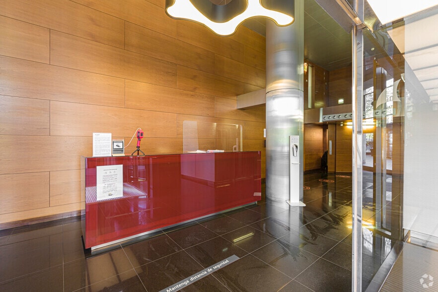 Plaza de la Lealtad, 4, Madrid, Madrid for lease - Building Photo - Image 2 of 5