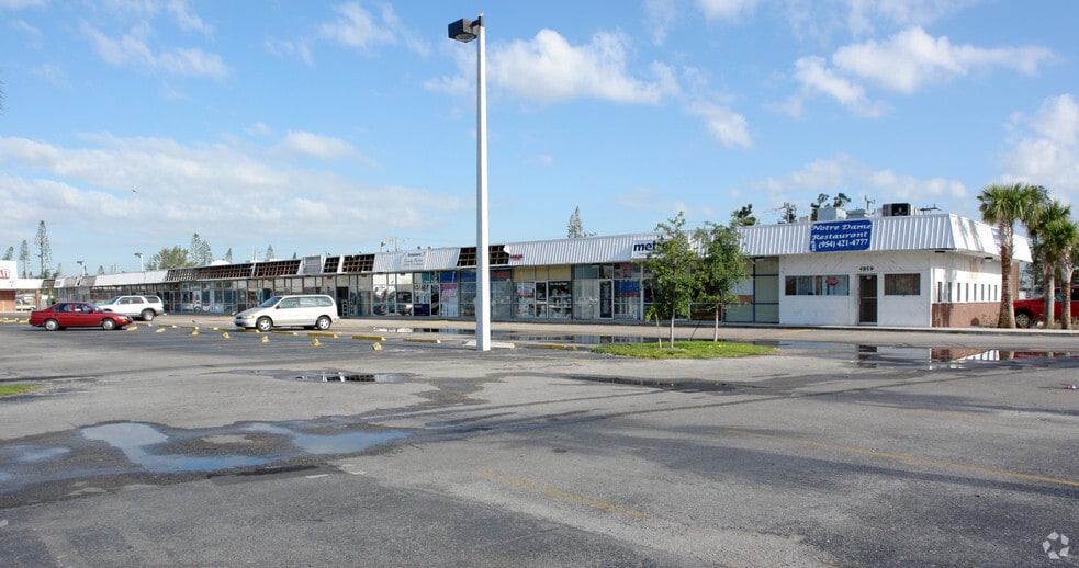 4811 N Dixie Hwy, Pompano Beach, FL for lease - Building Photo - Image 3 of 10