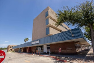 600 San Bernardo Ave, Laredo, TX for lease Building Photo- Image 2 of 4