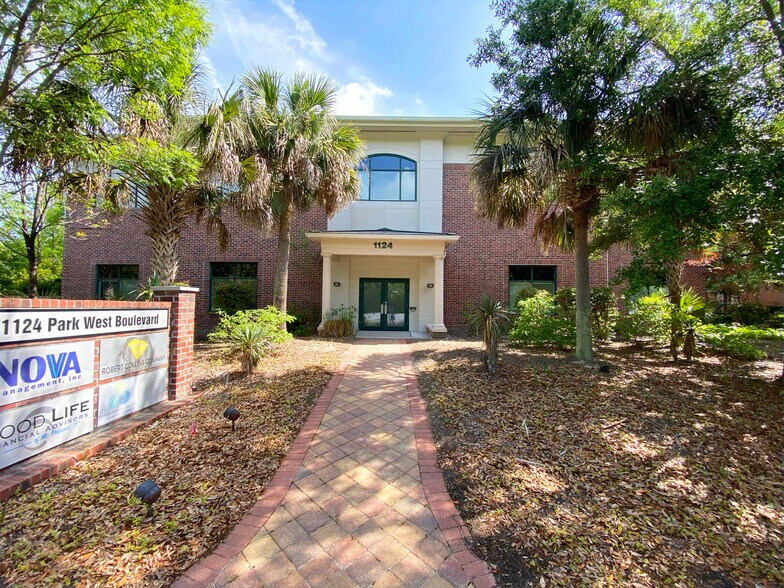 1124 Park West Blvd, Mount Pleasant, SC à louer - Photo du bâtiment - Image 1 de 12