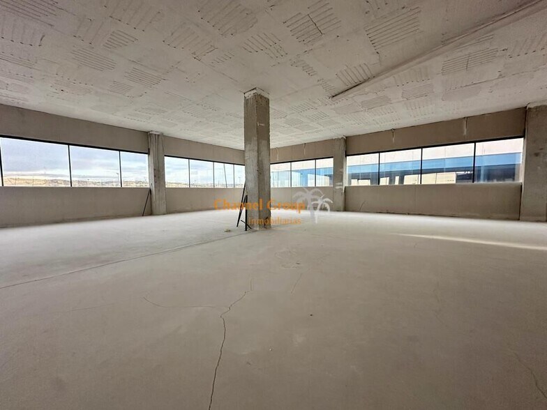 Bureau dans Elche, Alicante à louer - Photo du bâtiment - Image 2 de 3
