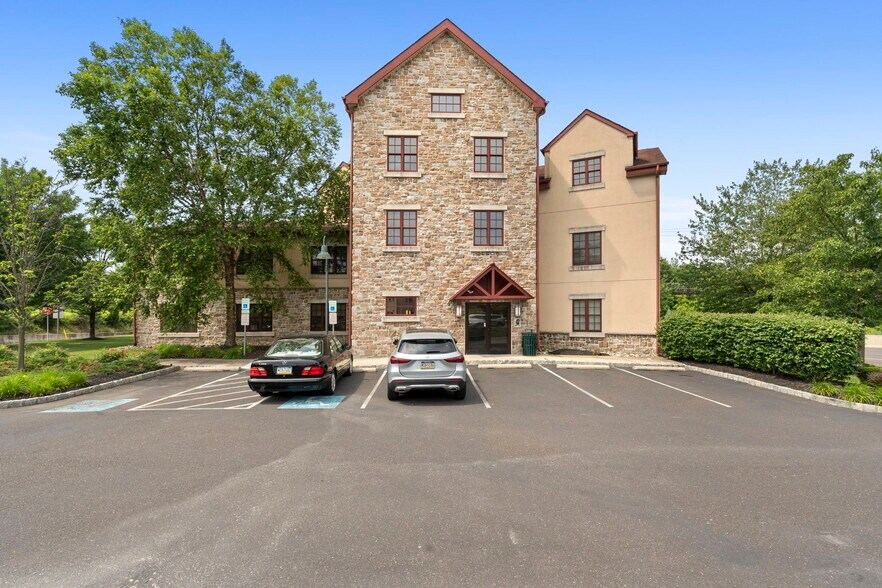 1600 N Bethlehem Pike portefeuille de 2 propriétés à vendre sur LoopNet.ca - Photo du bâtiment - Image 2 de 28