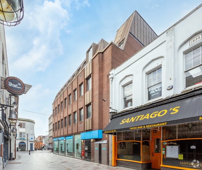 16-17 High St, Cardiff à louer - Photo du bâtiment - Image 2 de 5