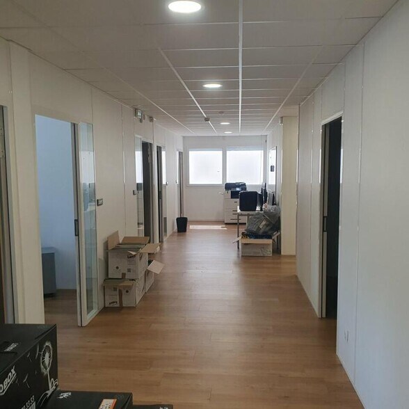 Office in Seyssinet-Pariset for lease - Interior Photo - Image 2 of 12