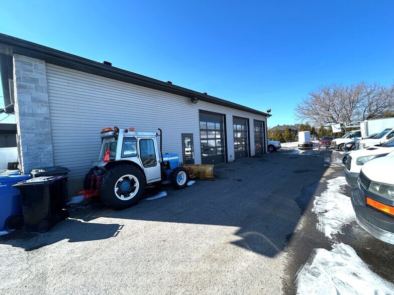 3235 Ch D'oka, Sainte-Marthe-sur-le-Lac, QC à vendre - Photo du bâtiment - Image 3 de 5