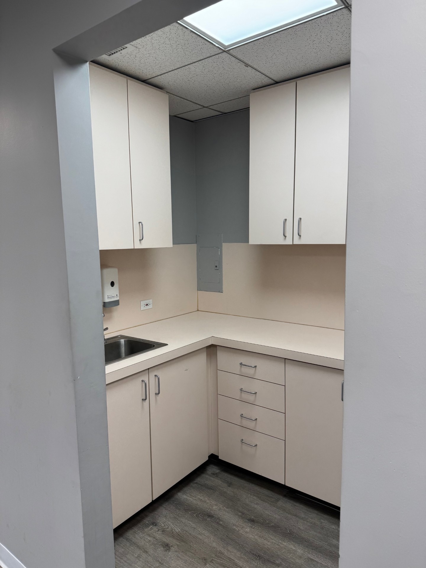 2551 N Clark St, Chicago, IL for lease Interior Photo- Image 1 of 4