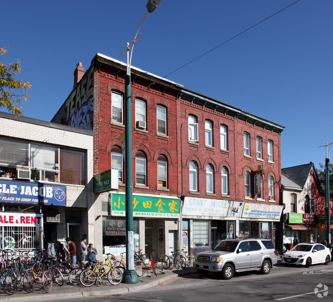 349-353 Spadina Ave, Toronto, ON à vendre - Photo principale - Image 1 de 1