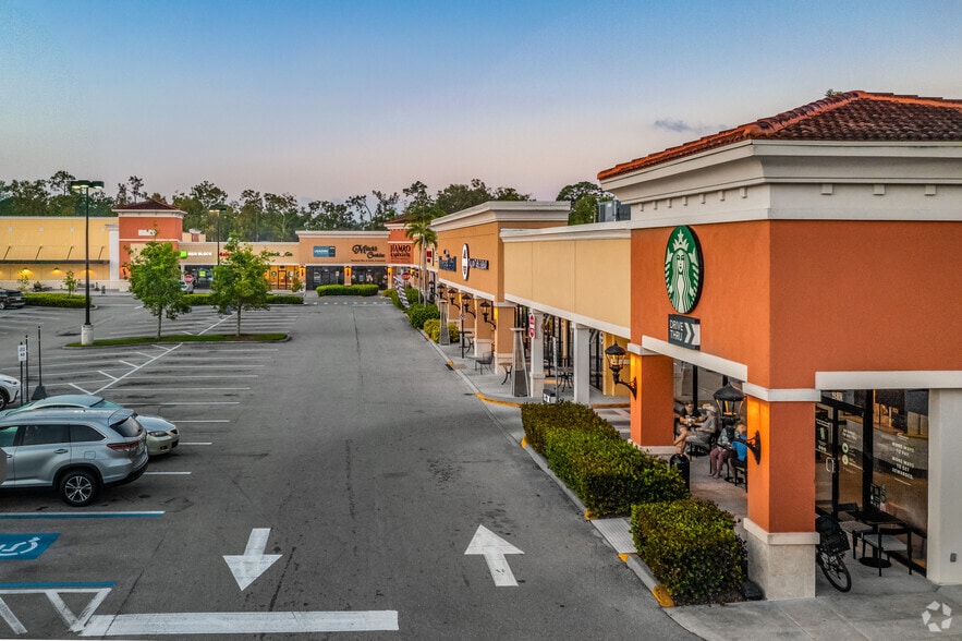 4810-4890 Davis Blvd, Naples, FL à louer - Photo du bâtiment - Image 3 de 7
