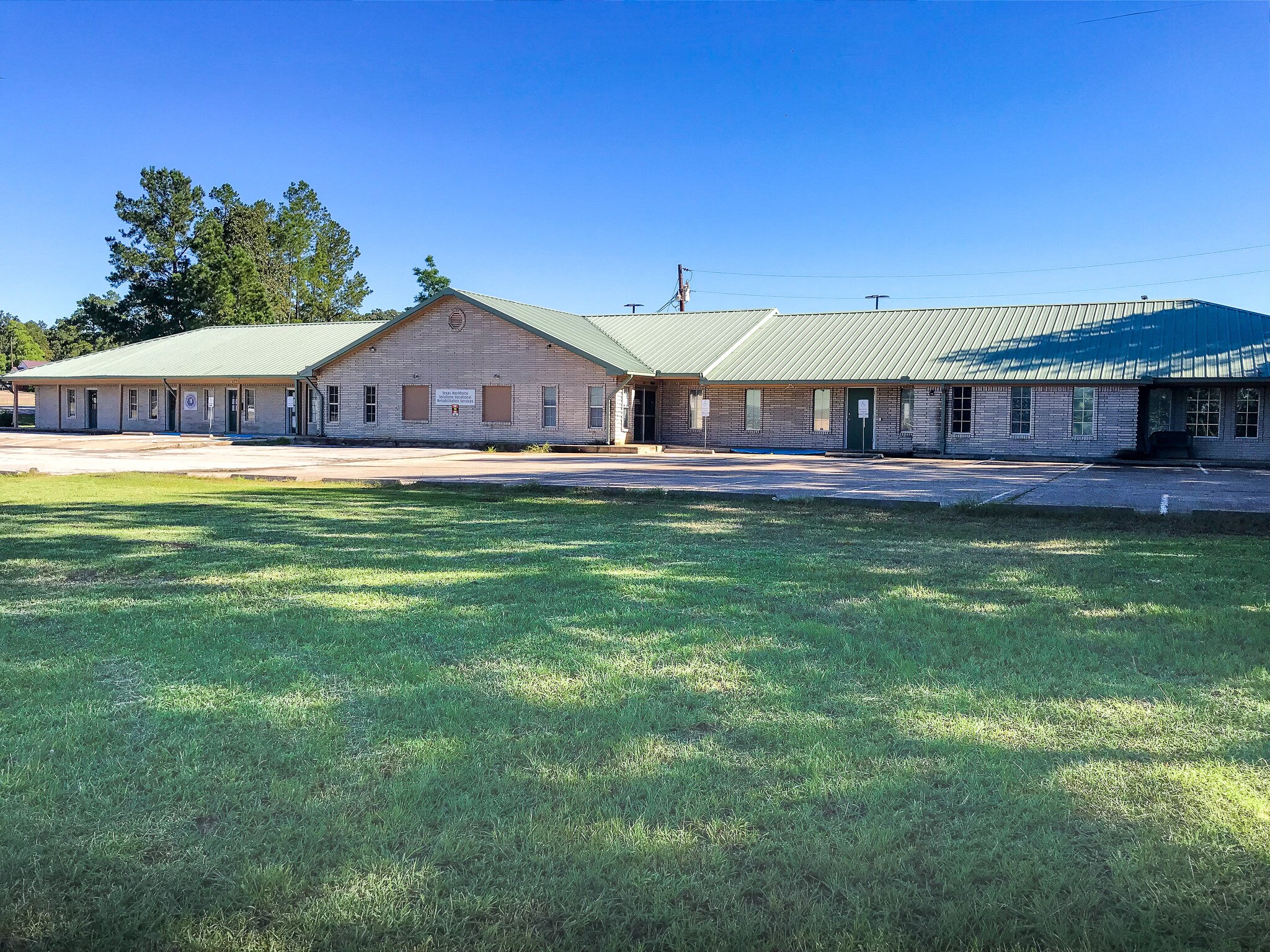 3201 S Medford Dr, Lufkin, TX à louer Photo du bâtiment- Image 1 de 6