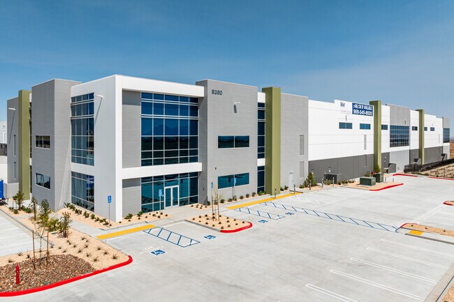 Plus de détails pour 9260 Mesa Linda St, Hesperia, CA - Industriel à louer