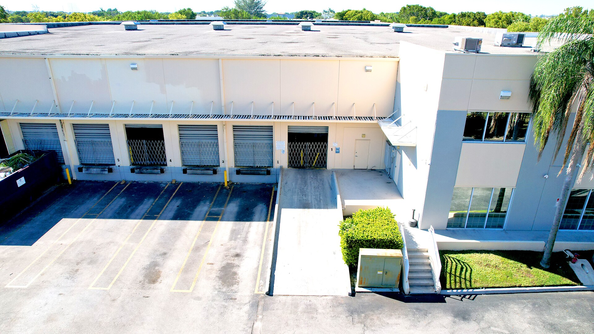 2980 NW 108th Ave, Miami, FL à louer Photo du bâtiment- Image 1 de 7