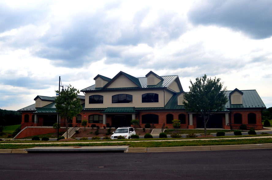 1902 Back Acre Cir, Mount Airy, MD for sale - Primary Photo - Image 1 of 1