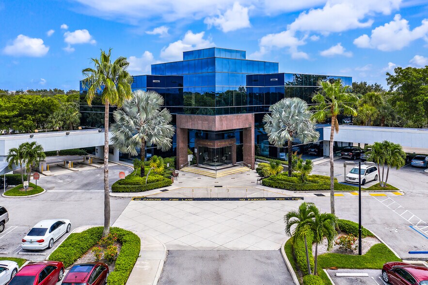 603 Village Blvd, West Palm Beach, FL à louer - Photo du bâtiment - Image 2 de 7