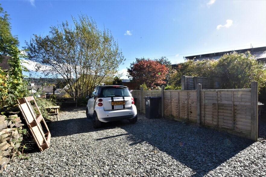 10 Yewdale Rd, Coniston à vendre - Photo du bâtiment - Image 3 de 16