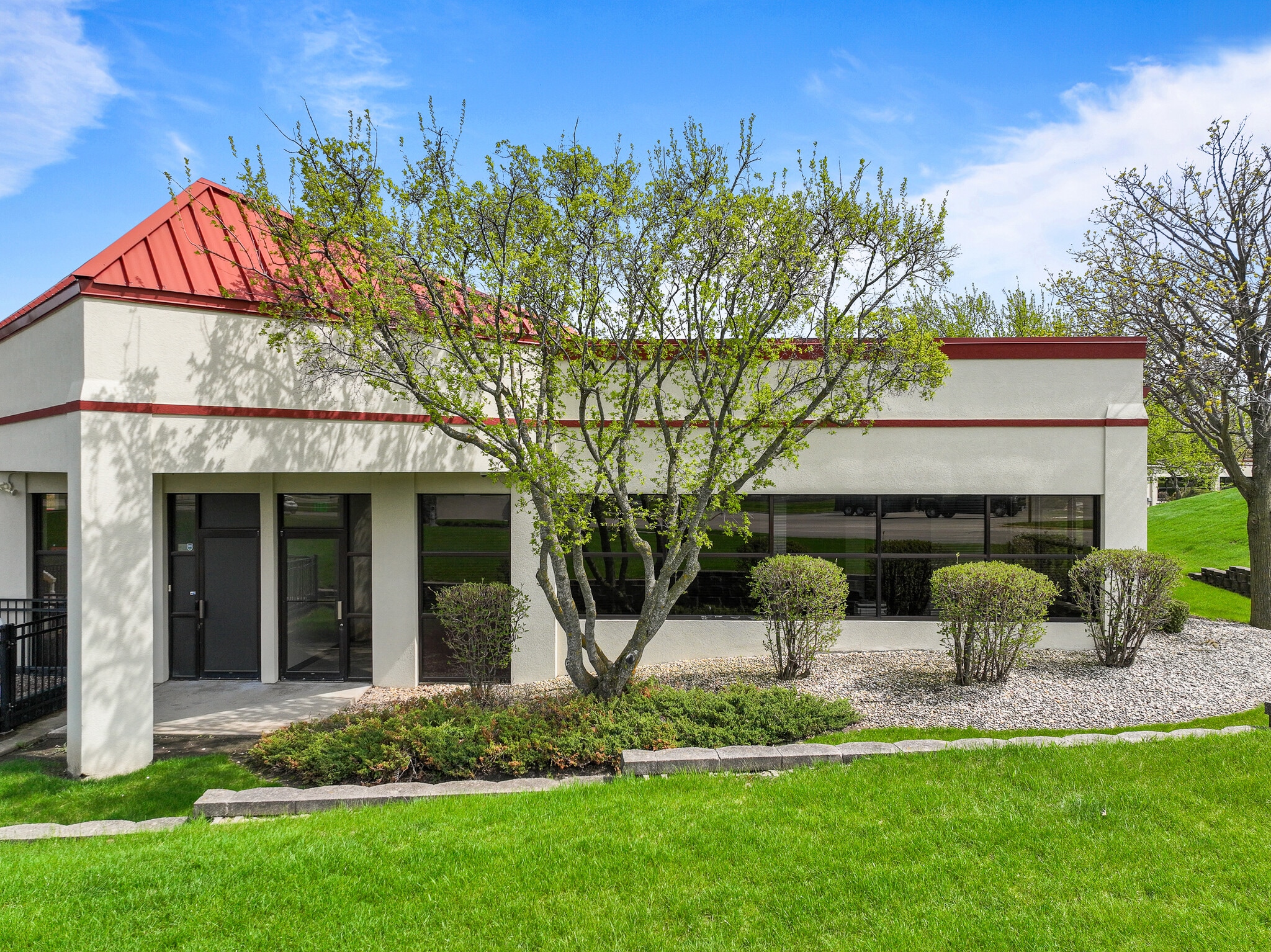753 Geneva Pky, Lake Geneva, WI for lease Interior Photo- Image 1 of 14