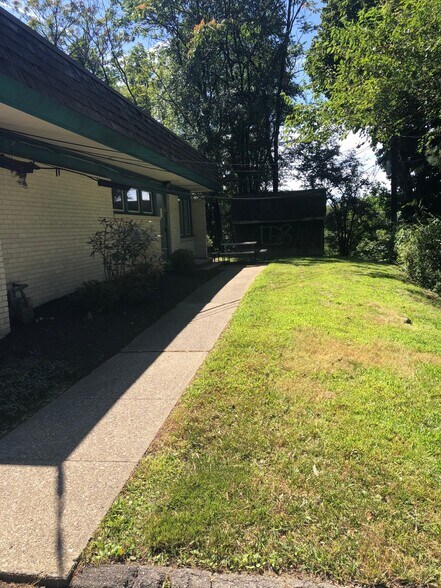 460 Gidney Ave, Newburgh, NY à vendre - Photo du bâtiment - Image 3 de 16