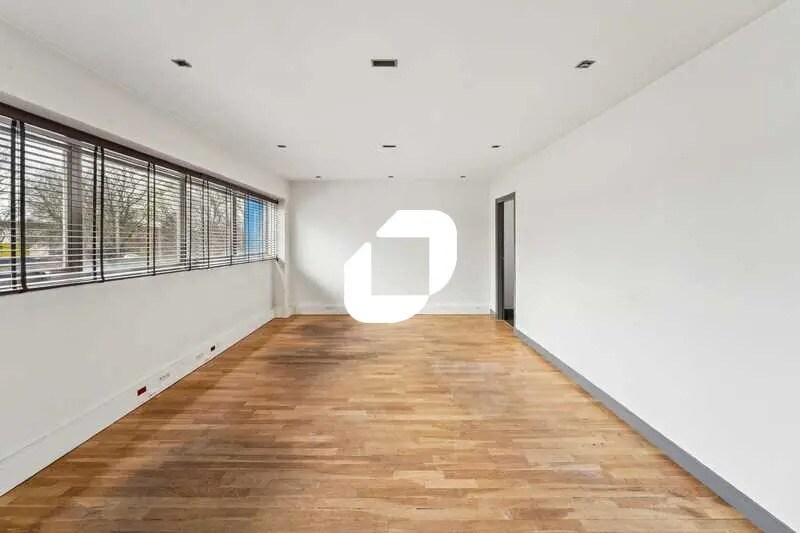 Office in SAINT-OUEN-L'AUMONE for lease Interior Photo- Image 1 of 19