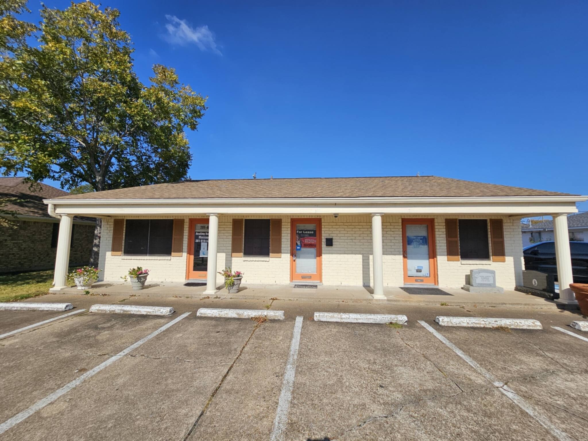 201 E San Augustine St, Deer Park, TX à louer Photo du bâtiment- Image 1 de 6