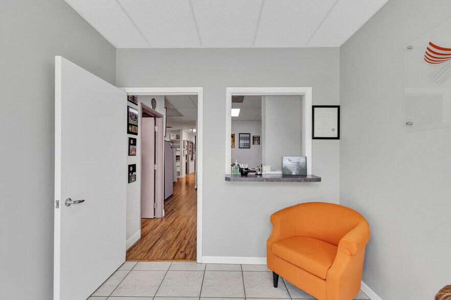 6155-6187 Miami Lakes Dr E, Miami Lakes, FL for sale - Building Photo - Image 3 of 10