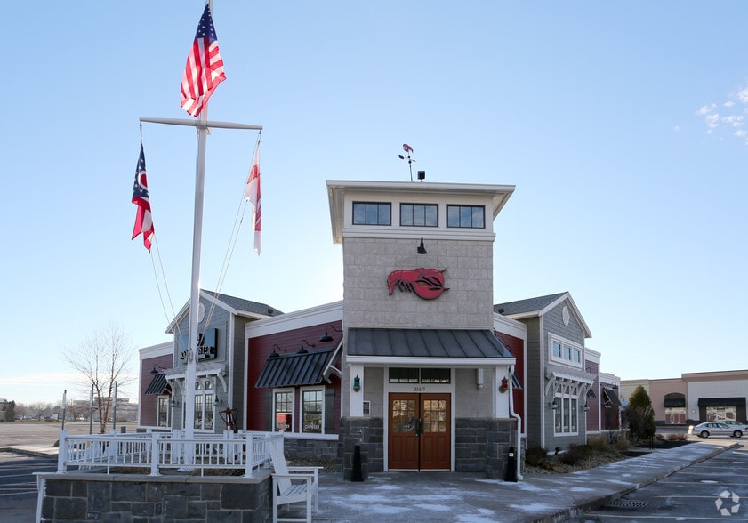 25615 Brookpark Rd, North Olmsted, OH for sale - Primary Photo - Image 2 of 3