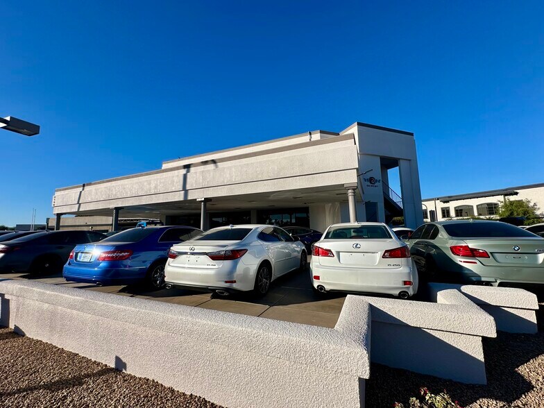 8140 E Butherus Dr, Scottsdale, AZ à louer - Photo du bâtiment - Image 2 de 43