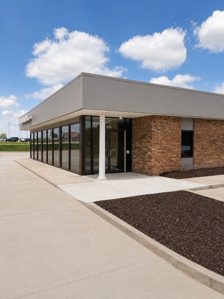 8407 N Main St, Kansas City, MO for lease - Building Photo - Image 2 of 6