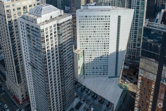 20 E Chestnut St, Chicago, IL - Aerial  map view
