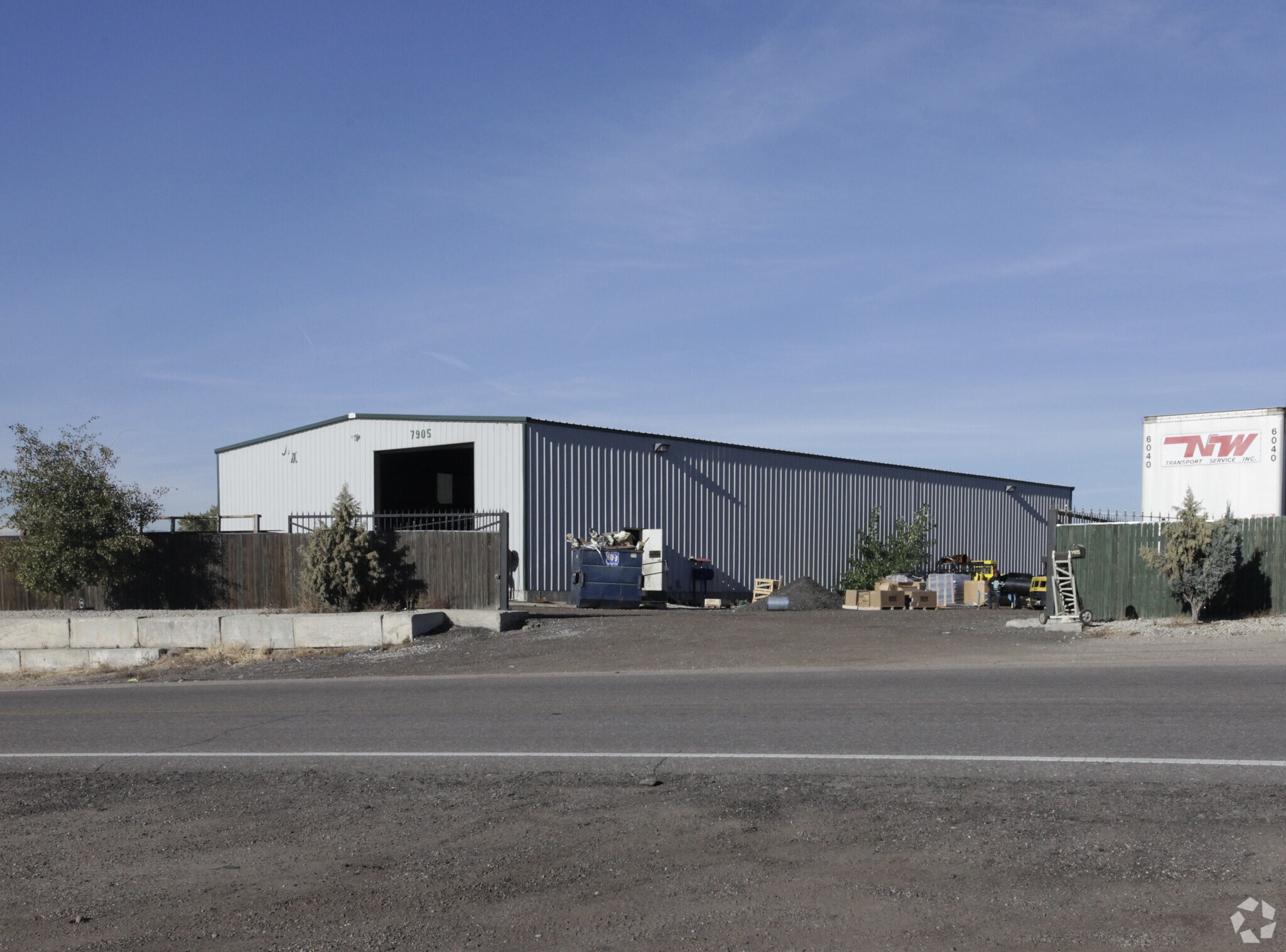 7905 I-76 Service Rd, Commerce City, CO à louer Photo du bâtiment- Image 1 de 9