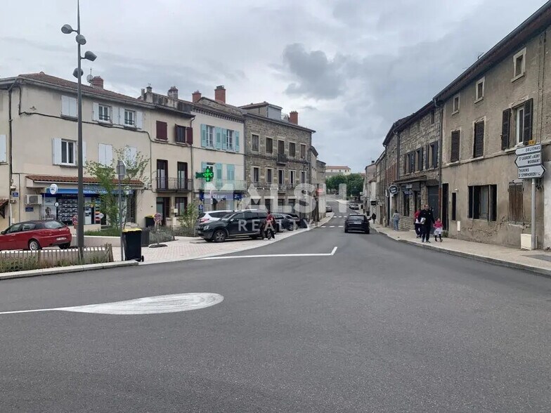 Retail in Soucieu-en-Jarrest for sale - Building Photo - Image 1 of 5