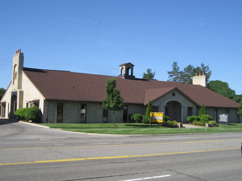11250-11300 E 13 Mile Rd, Warren, MI à louer - Photo du bâtiment - Image 1 de 1
