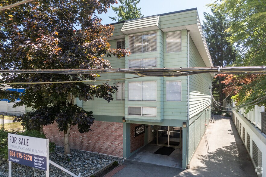 15318 N Bluff Rd, White Rock, BC à vendre - Photo du bâtiment - Image 2 de 5