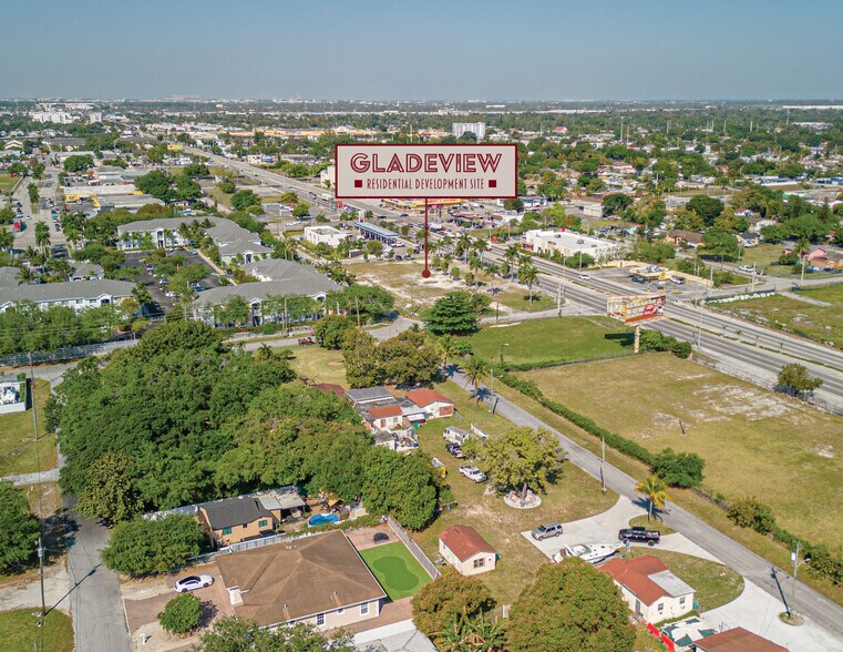 2160 NW 79th St, Miami, FL à louer - Photo du bâtiment - Image 3 de 10