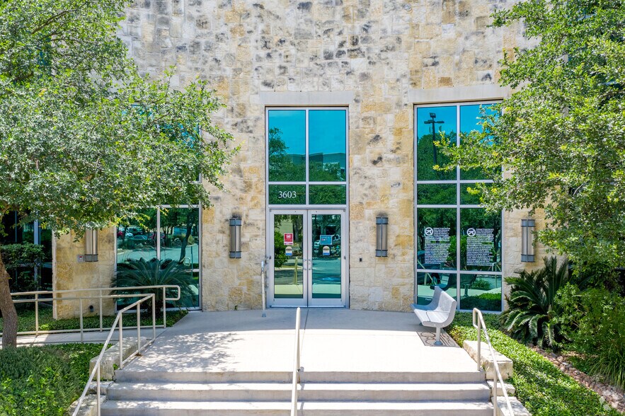 3603 Paesanos Pky, San Antonio, TX à louer - Photo du bâtiment - Image 3 de 6