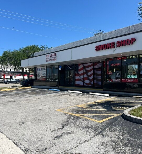 1792-1798 NE 163rd St, North Miami Beach, FL à louer - Photo du bâtiment - Image 3 de 4