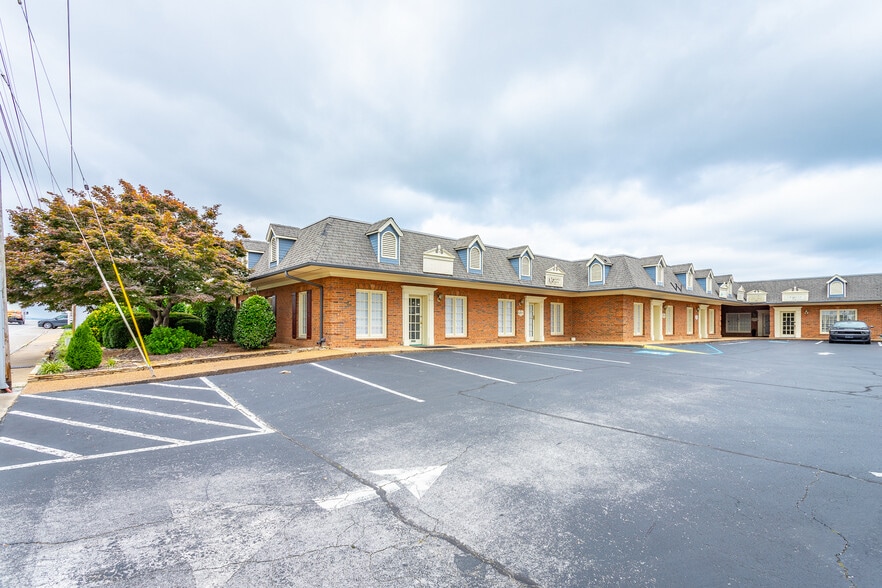 5811 Lee Hwy, Chattanooga, TN for lease - Building Photo - Image 2 of 9