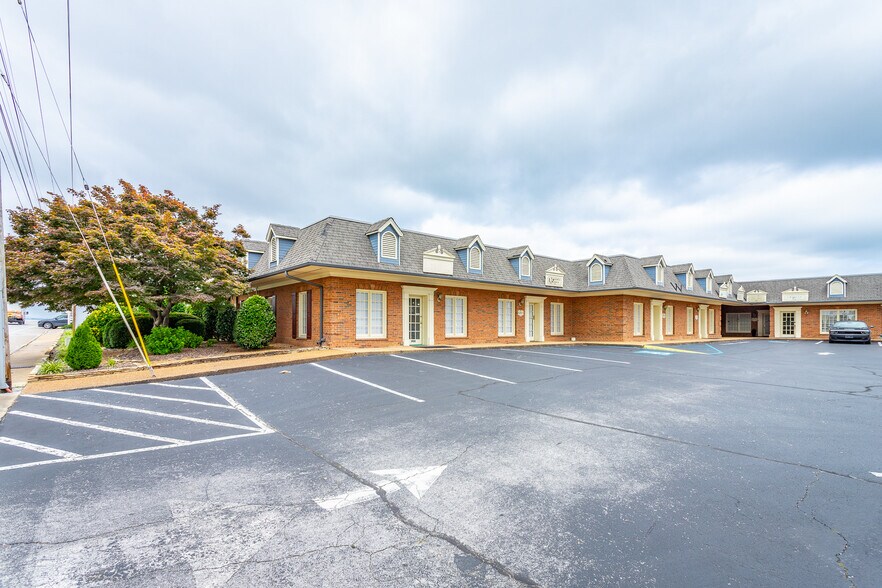 5811 Lee Hwy, Chattanooga, TN à louer - Photo du bâtiment - Image 2 de 9