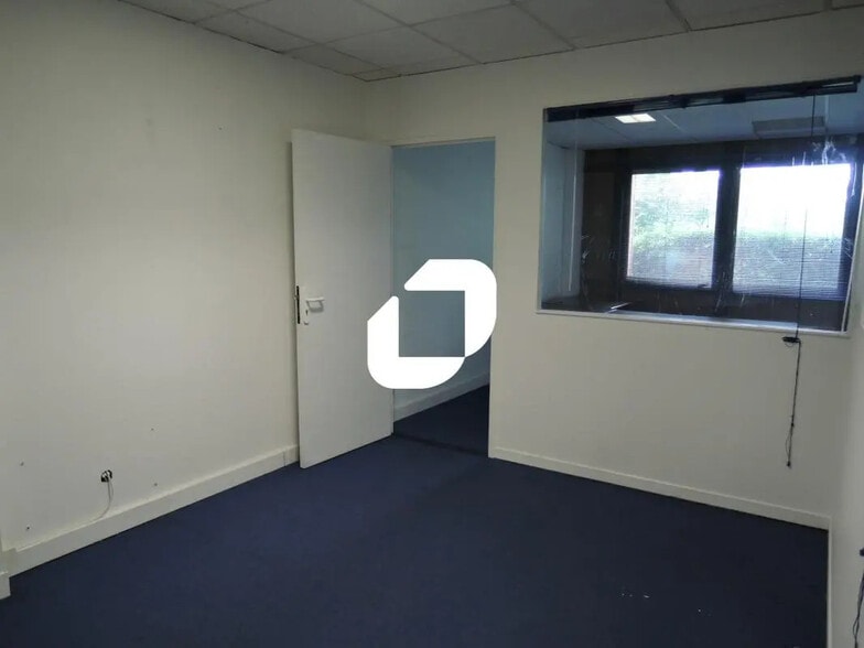 Bureau dans Croissy-Beaubourg à louer - Photo intérieure - Image 2 de 5