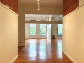 122 S Jackson St, Seattle, WA à louer Photo intérieure- Image 1 de 5