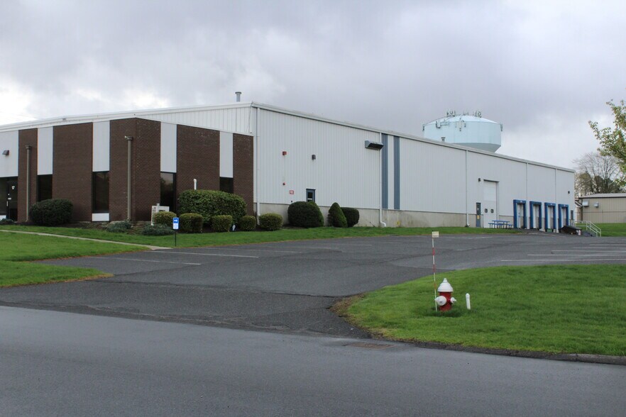 17 Industrial Dr, South Hadley, MA for sale - Building Photo - Image 3 of 21