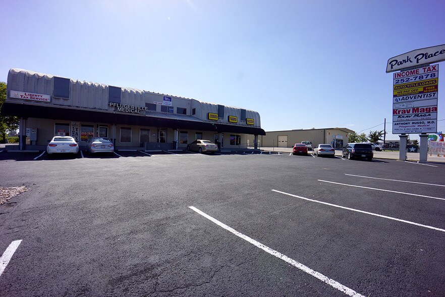 2401 Pecan St, Pflugerville, TX à louer - Photo du bâtiment - Image 2 de 4