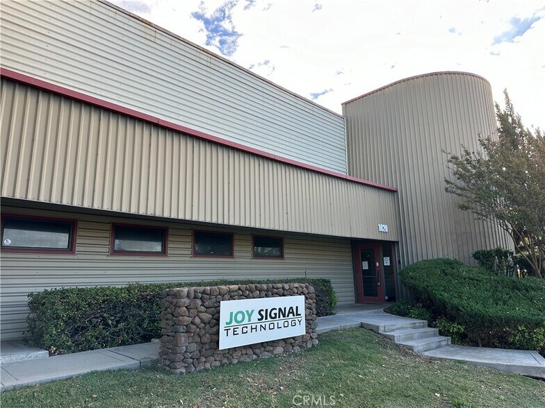 1020 Marauder St, Chico, CA à vendre - Photo du bâtiment - Image 2 de 14