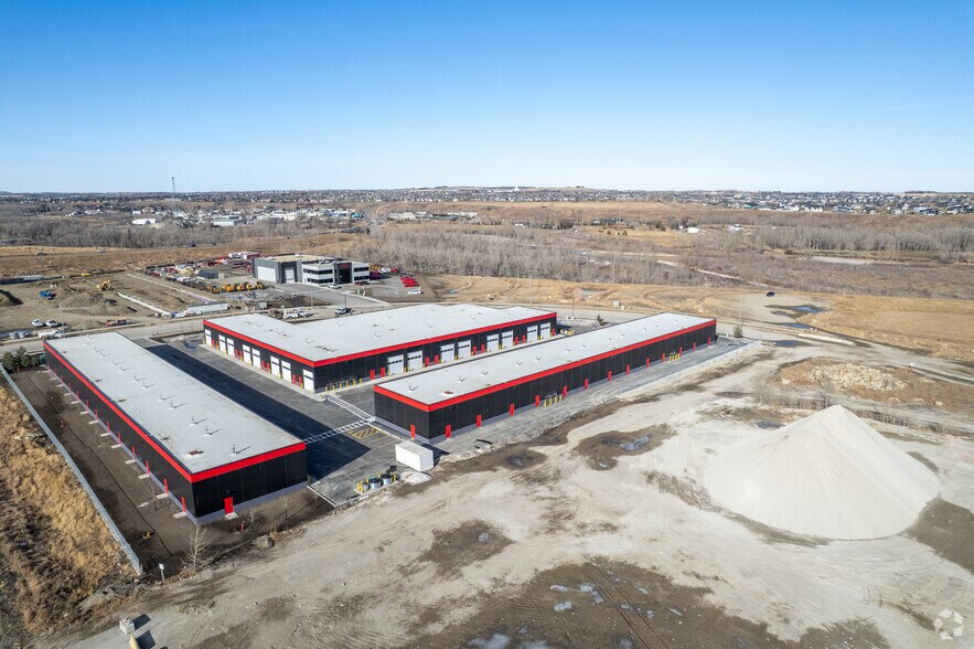 40 Southbank Cres, Okotoks, AB à vendre - Aérien - Image 3 de 3