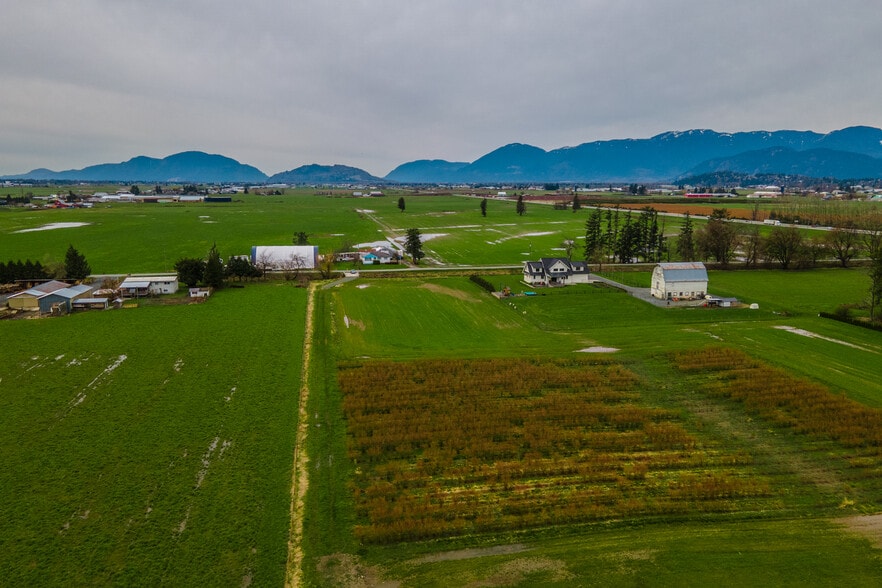 8230 Upper Prairie Rd, Chilliwack, BC for sale - Primary Photo - Image 1 of 1