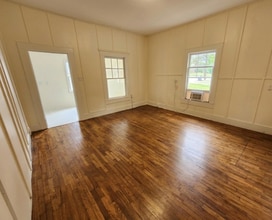 404 E Elm St, Rockmart, GA à louer Photo intérieure- Image 2 de 6