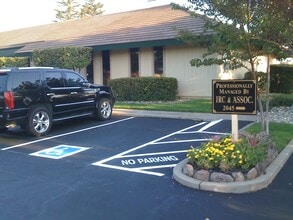 2045 Hallmark Dr, Sacramento, CA for lease Building Photo- Image 2 of 5