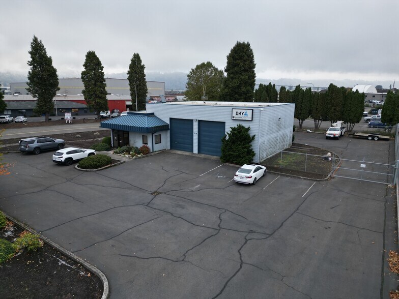 39 International Way, Longview, WA à louer - Photo du bâtiment - Image 2 de 7