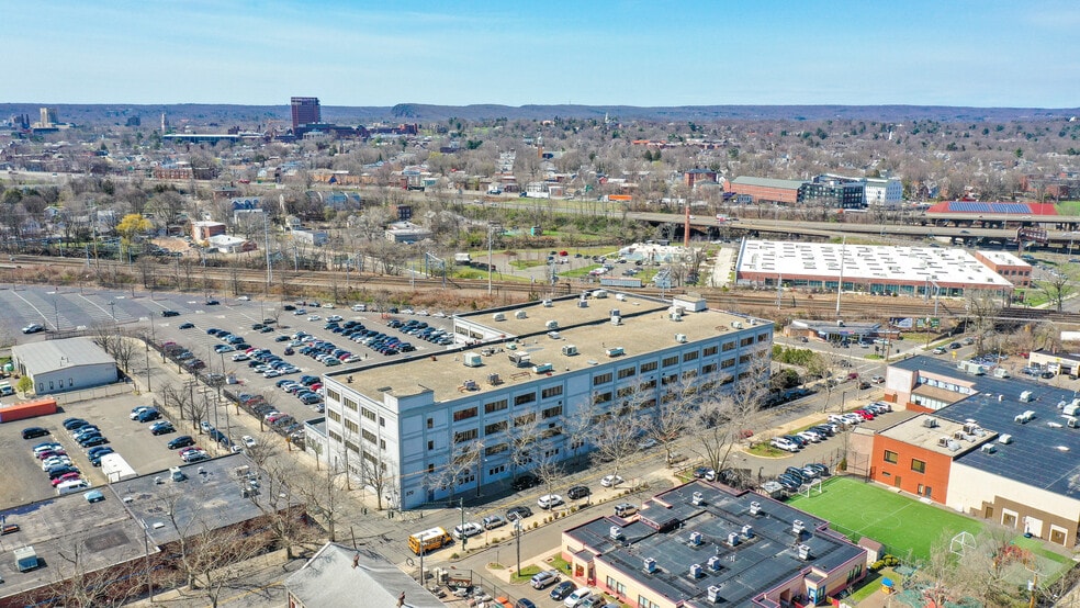 370 James St, New Haven, CT for lease - Building Photo - Image 3 of 9